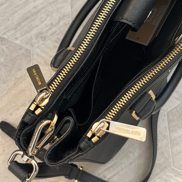 Michael Kors Sutton - Picture 10 of 11